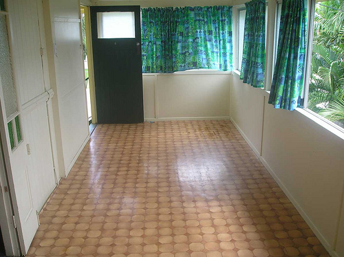 Top layer of lino over the hardwood flooring